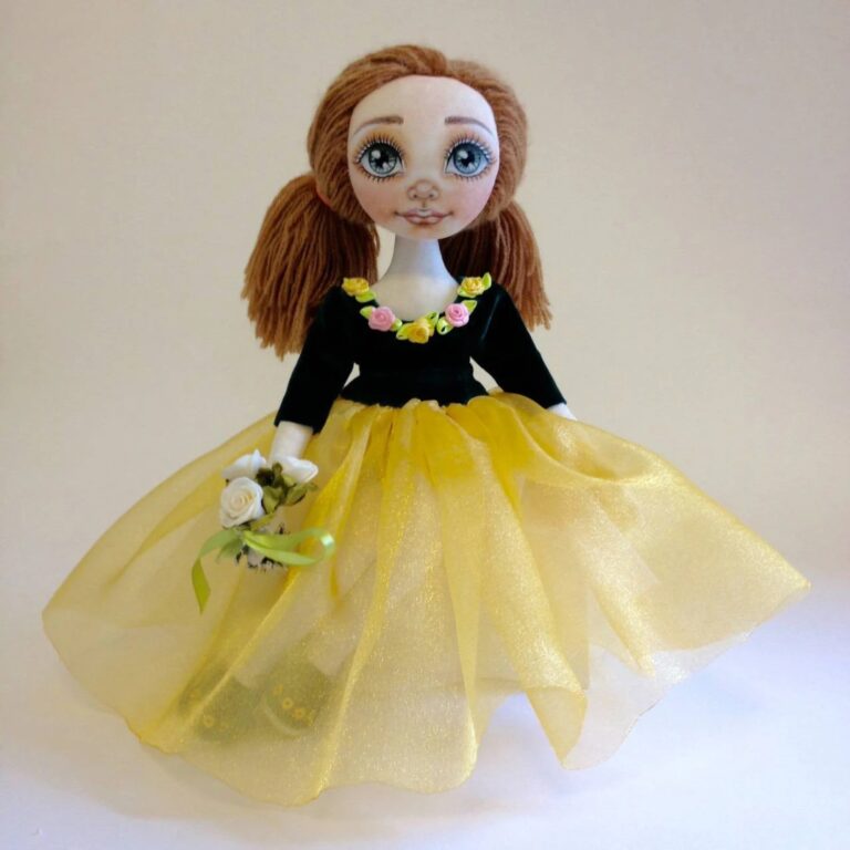 BAILEE PRINCESS HEIRLOOM DOLL main image 0