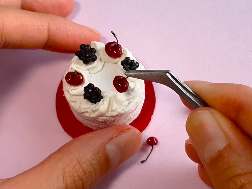 decorate miniature doll cake with cherrie and blackberries